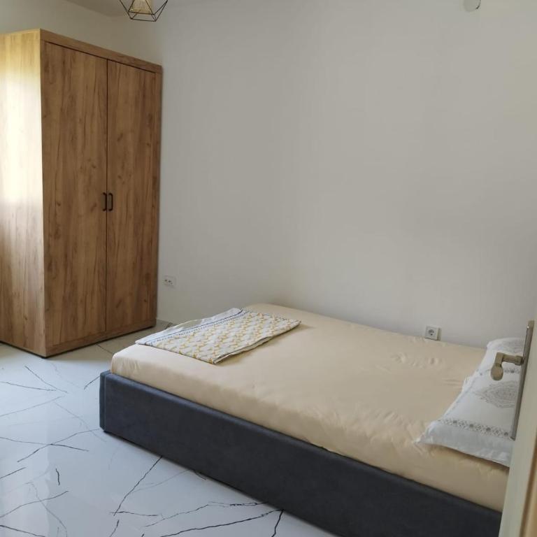 Apartmani Srdanovic - Apartman s 2 Spavaće Sobe sa Balkonom i Terasom - 8