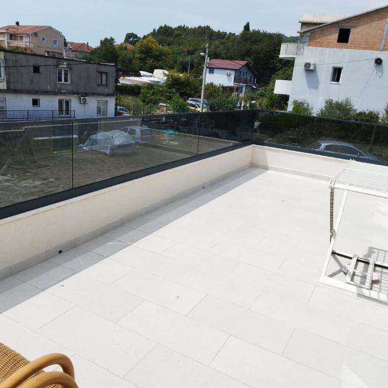 Apartmani Srdanovic - Apartman s 2 Spavaće Sobe sa Balkonom i Terasom - 4