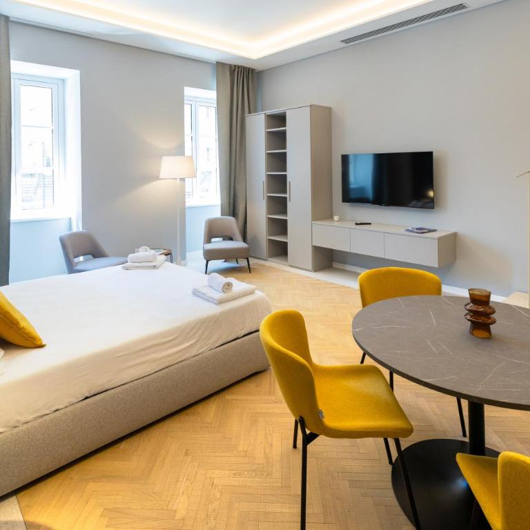 HOMEY I Teatro Romano Apartments - Suite Superior - 11