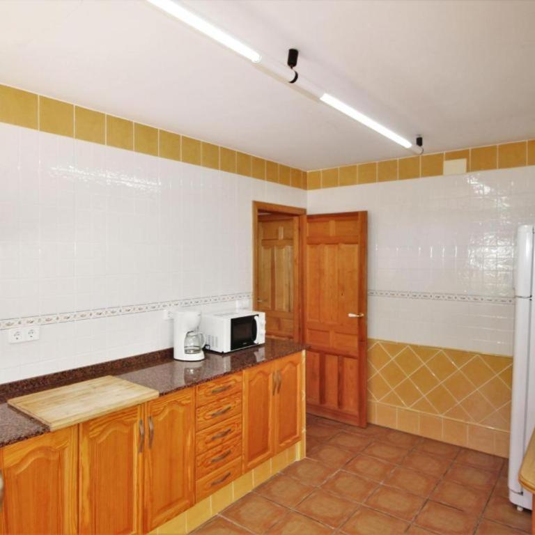 La Tapia - Five-Bedroom House - 16