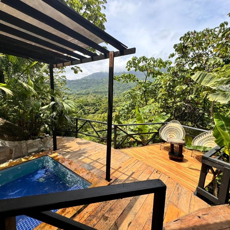 Lodge Cacao - Habitación con cama extragrande y vistas a la montaña - 1