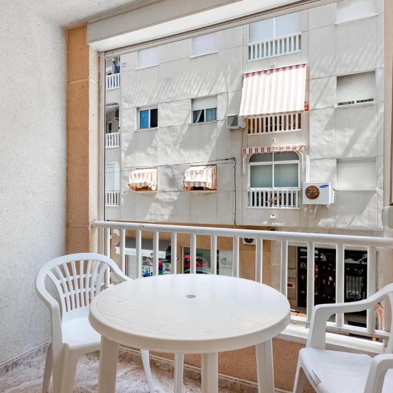 2 Bedroom Amazing Apartment In Torrevieja - Two-Bedroom Apartment - 1