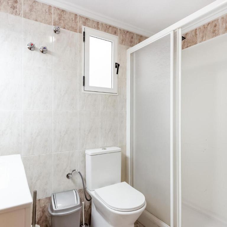 2 Bedroom Amazing Apartment In Torrevieja - Two-Bedroom Apartment - 16