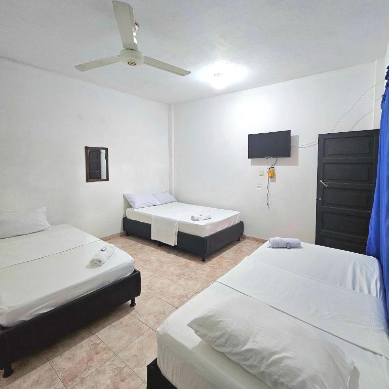 Hotel Zulan - Family Room with Private Bathroom - 2
