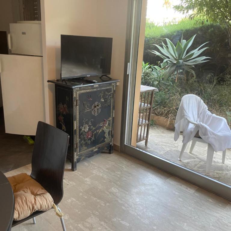 NICE FLAT WITH GARDENS Limites cannes juste 10 MNS CROISETT - Appartement 1 Chambre - 2