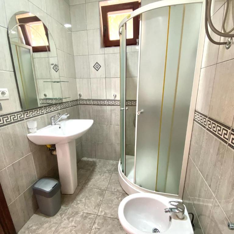 Dragovoja Lux Apartments & Rooms - Triple Room with Balcony - 4