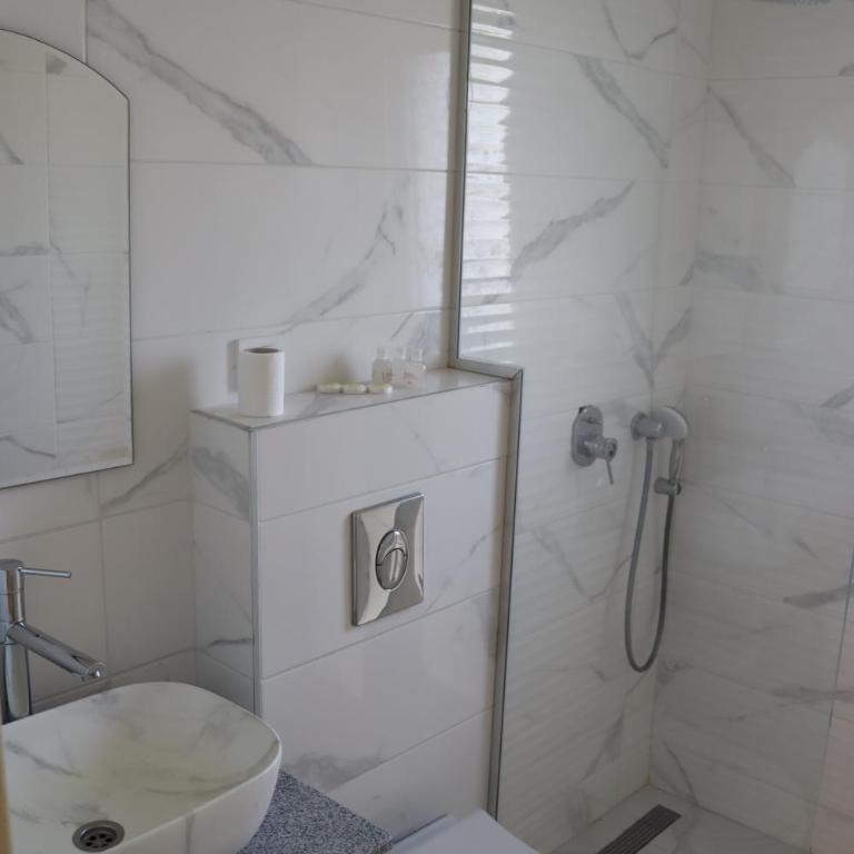 Vile MonteMar - Trokrevetna Soba sa Terasom - 5