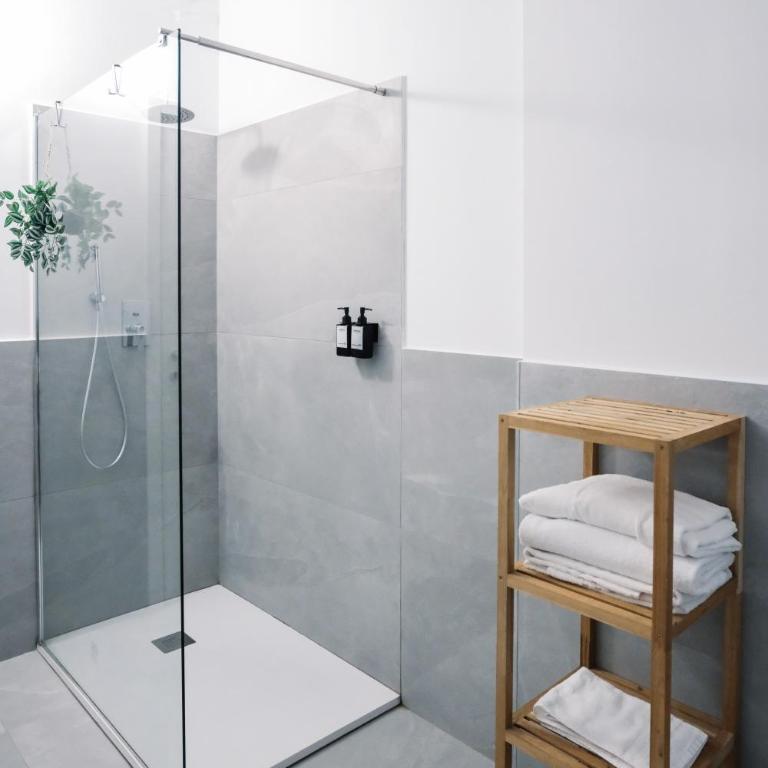 Flora Inn, Scotti's House - Due passi in centro - Camera Matrimoniale con Bagno Privato - 1