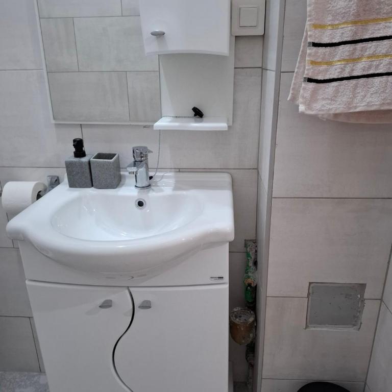 Apartman One - One-Bedroom Apartment - 9