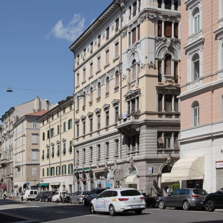 Luxury Apartment - 8 person - Centro Storico Trieste - Appartamento con 3 Camere da Letto - 35