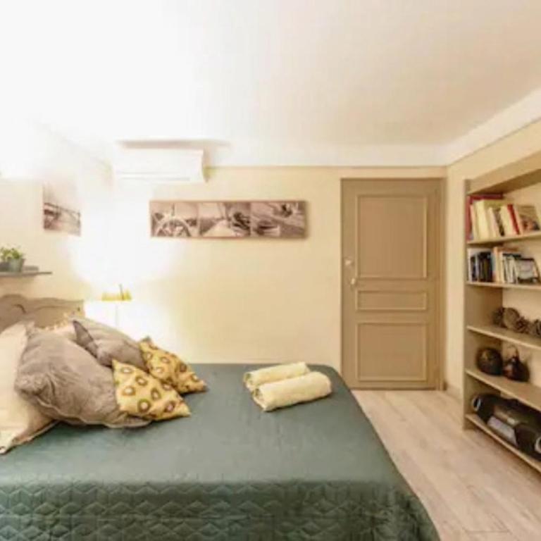Appartement complet ou 2 Chambres de charme en centre-ville - Chambre Double - Vue sur Jardin - 9