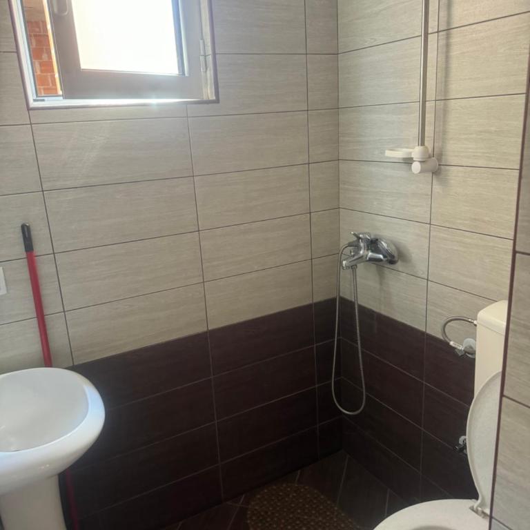 Vila Almas - Porodična Soba sa Sopstvenim Kupatilom - 4