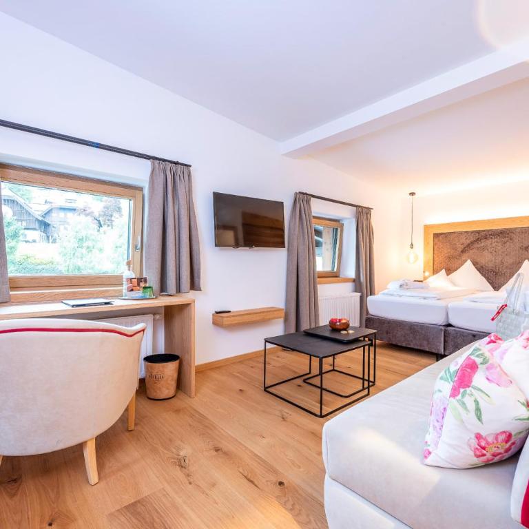 Hotel Neuhaus - Familienzimmer mit Bergblick - 2