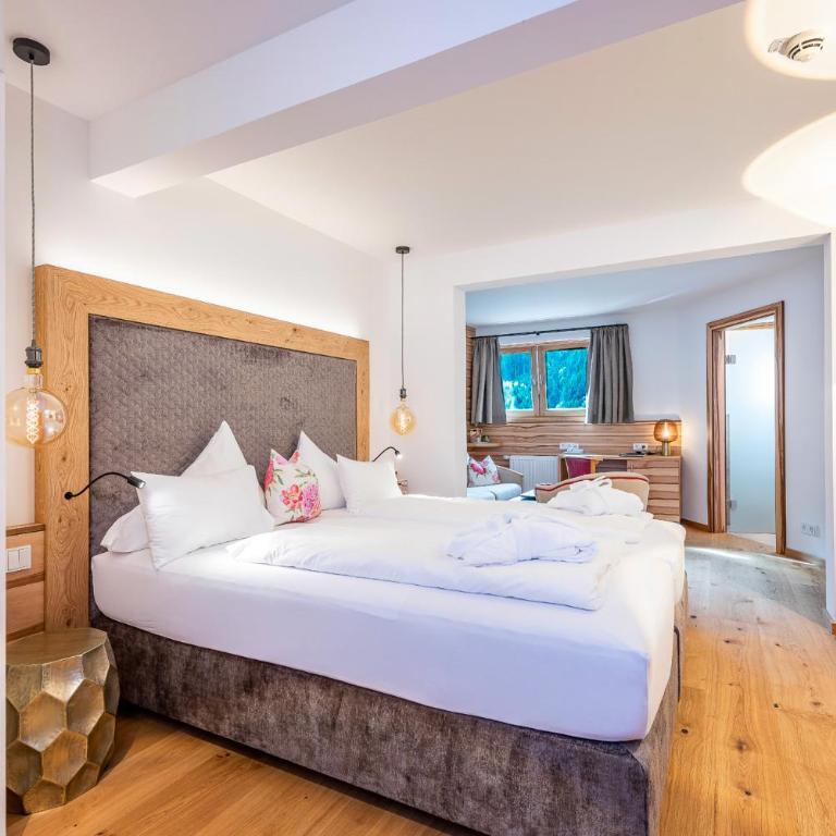 Hotel Neuhaus - Familienzimmer mit Bergblick - 3