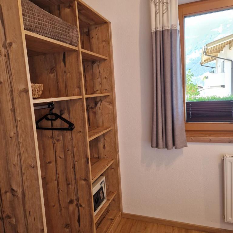 Haus Roland - Apartment with Garden - 17