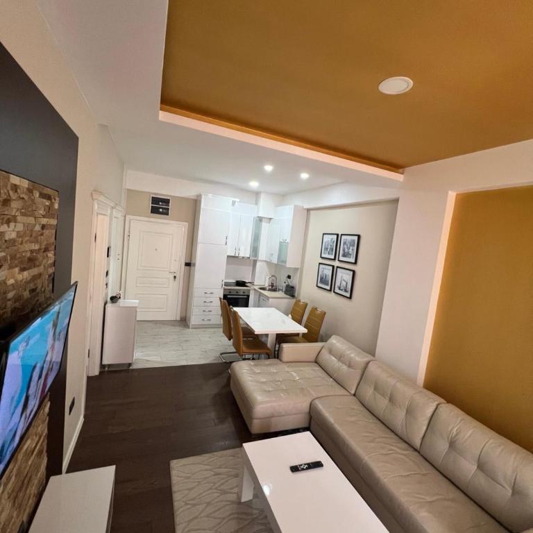 Victoria Center Apartments - Deluxe One-Bedroom Apartment with City View - 1