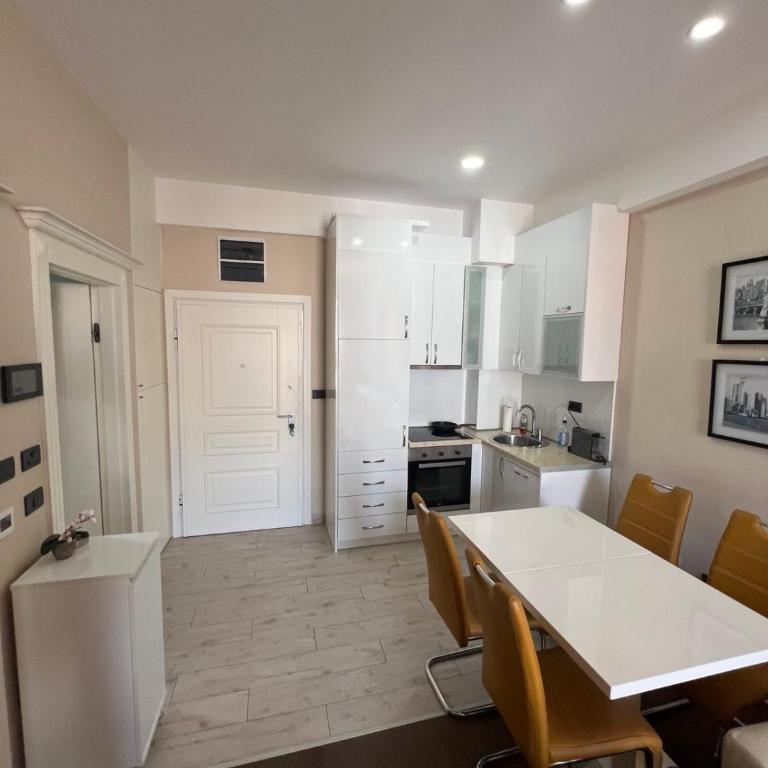 Victoria Center Apartments - Deluxe One-Bedroom Apartment with City View - 6