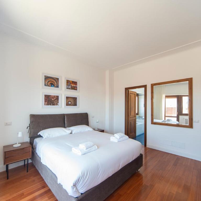 Cardinal Mistrangelo - next to the metro station, large and comfortable penthouse with terrace - Appartamento - 15