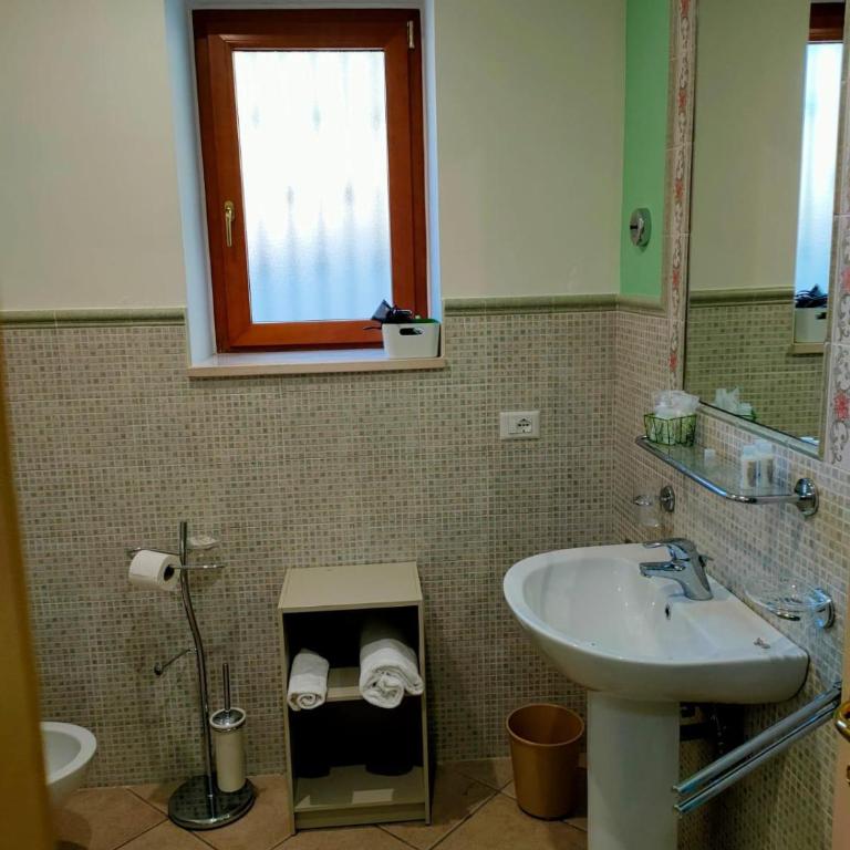 Villa Vittoria - Camera Tripla Comfort con Doccia - 8