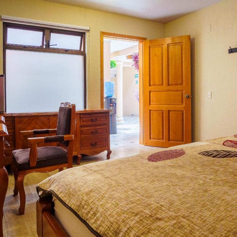Tierra Alta Hostal - Queen Room with Shared Bathroom - 4