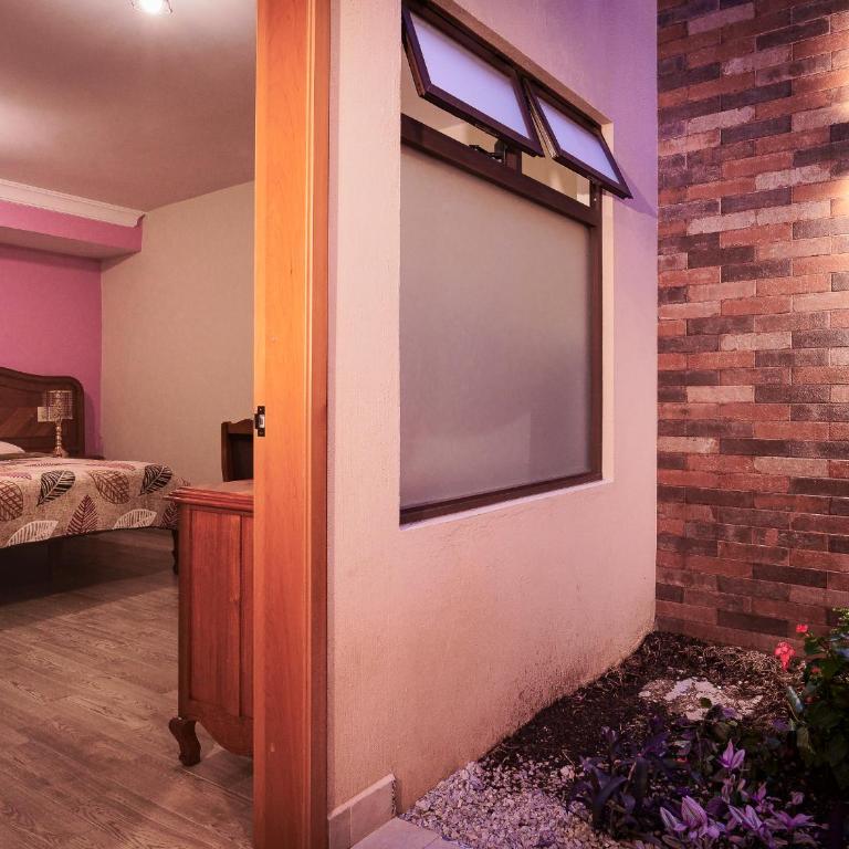 Tierra Alta Hostal - Queen Room with Shared Bathroom - 1