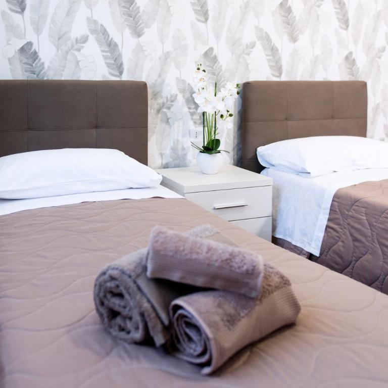Maison Mevoli - Two-Bedroom Apartment with Balcony - 20