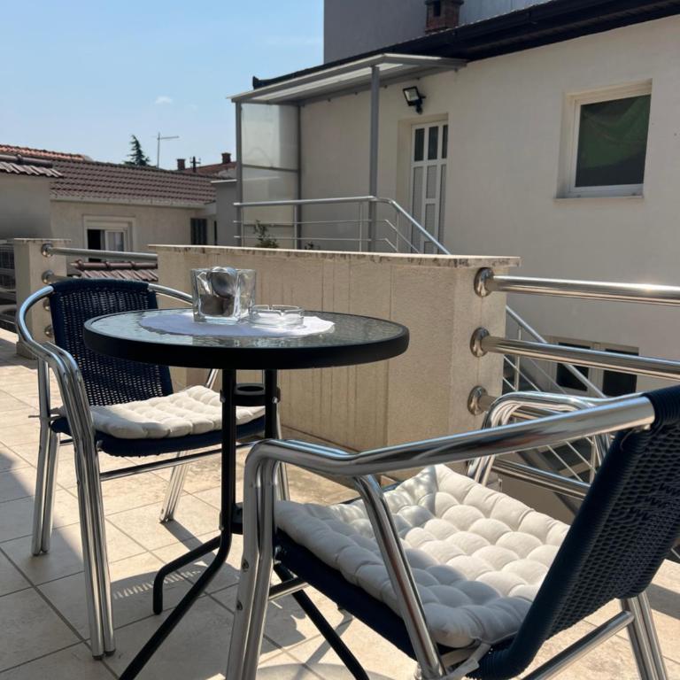 Apartments Malin - Apartment with Balcony - 11