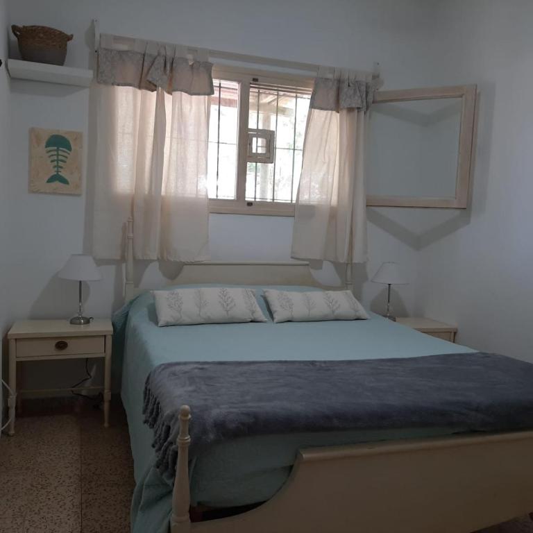 Casa a 3 cuadras del mar, amplio parrillero techado y cochera - Three-Bedroom House - 17
