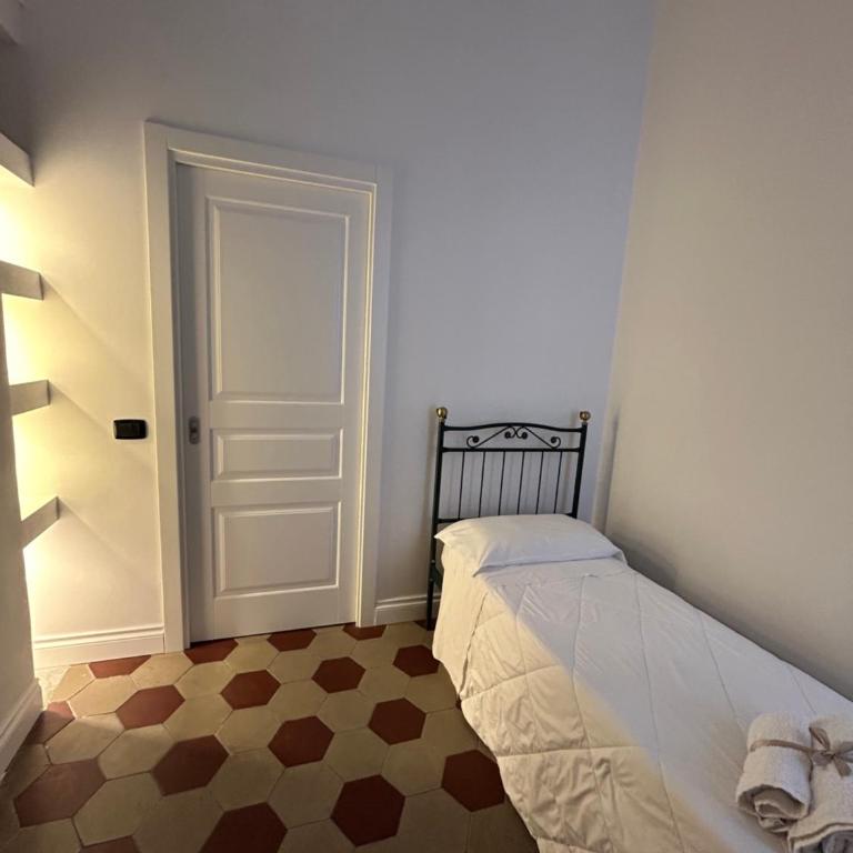 Casa centro storico Gioia - Three-Bedroom House - 10