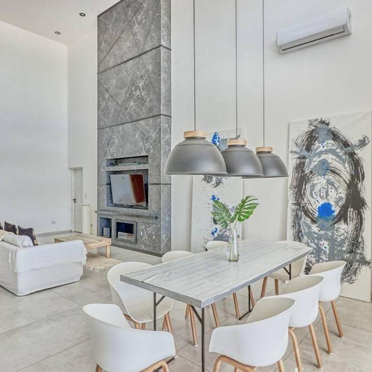 Impresionante casa en la laguna - Four-Bedroom House - 4