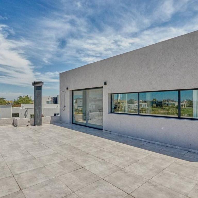 Impresionante casa en la laguna - Four-Bedroom House - 11