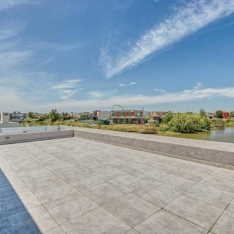 Impresionante casa en la laguna - Four-Bedroom House - 13