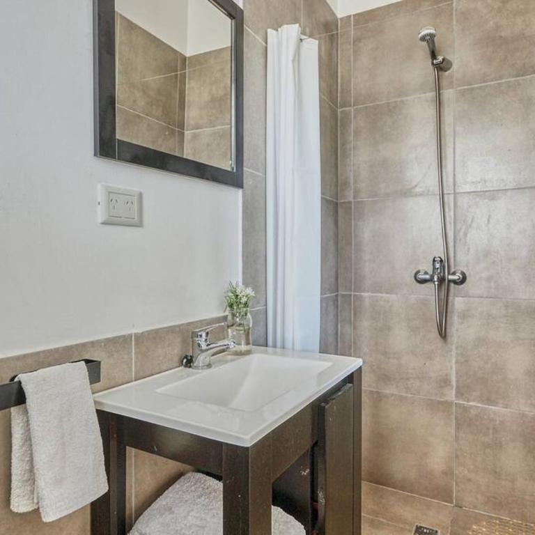 Impresionante casa en la laguna - Four-Bedroom House - 17