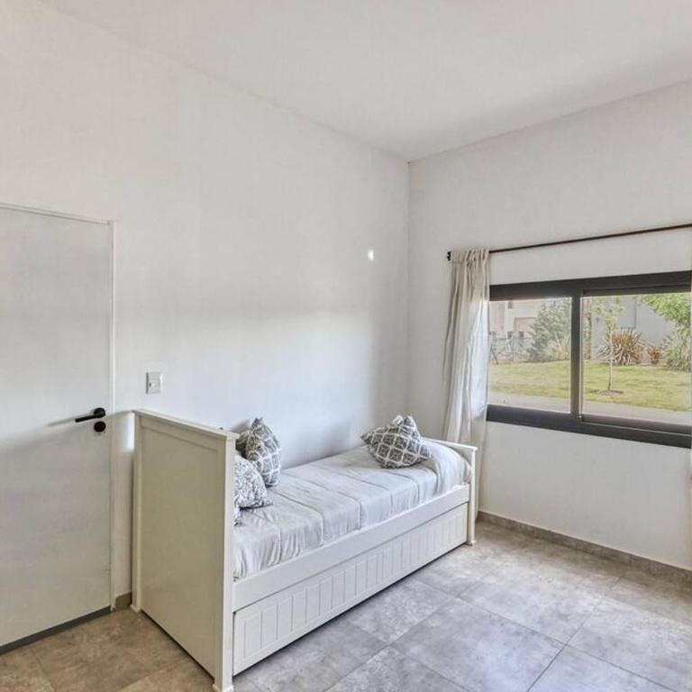 Impresionante casa en la laguna - Four-Bedroom House - 25