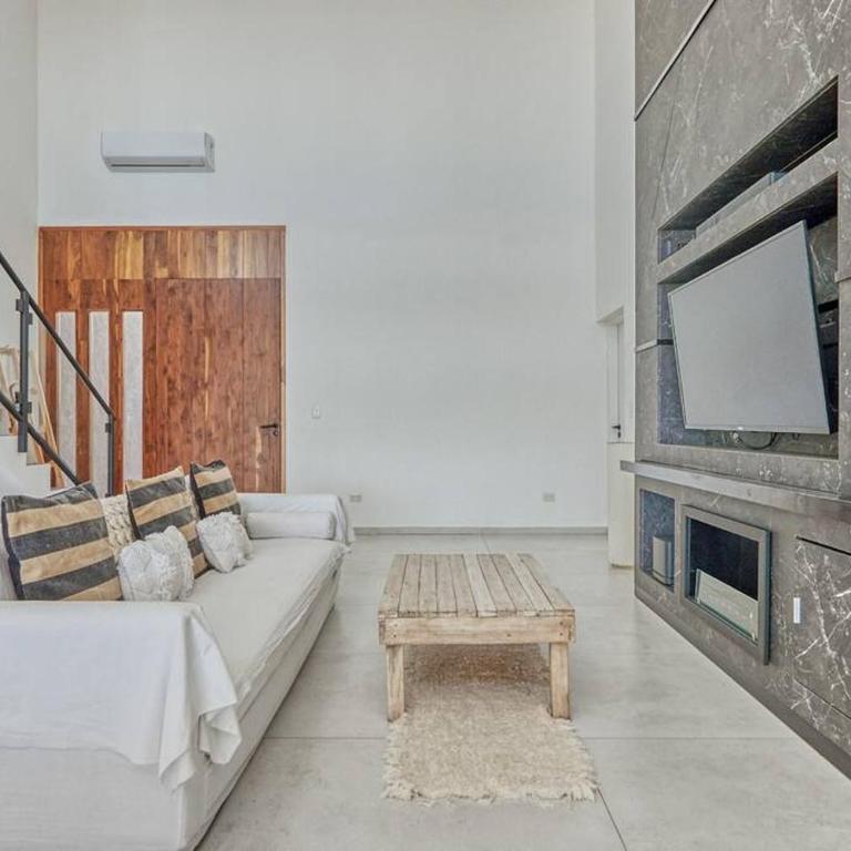 Impresionante casa en la laguna - Four-Bedroom House - 27