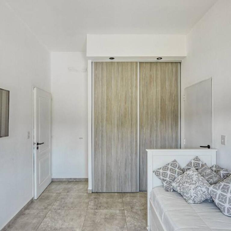 Impresionante casa en la laguna - Four-Bedroom House - 36