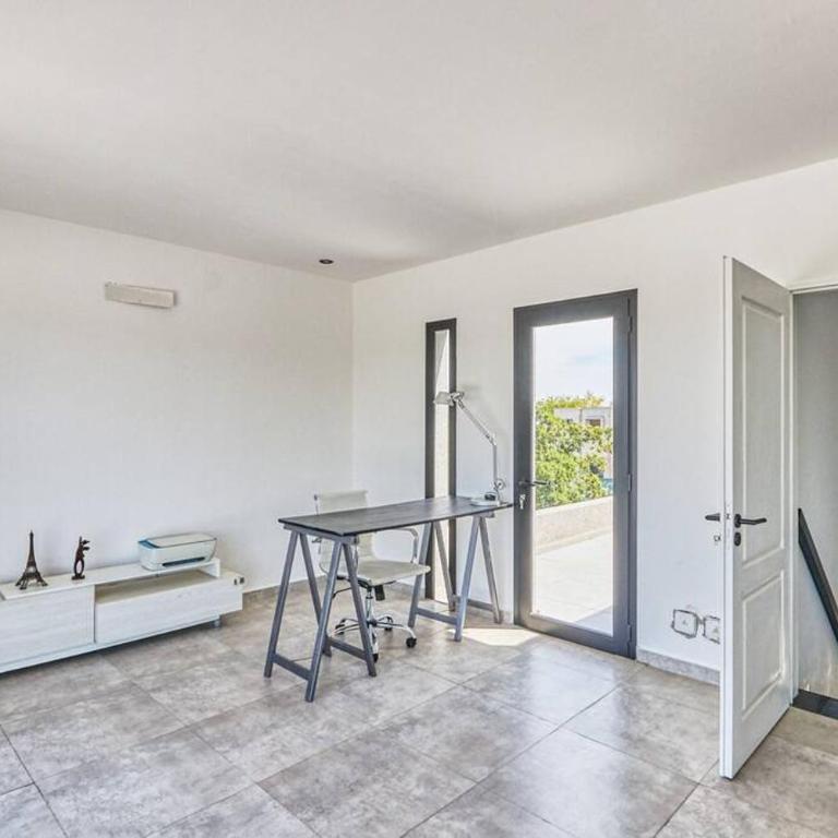 Impresionante casa en la laguna - Four-Bedroom House - 38