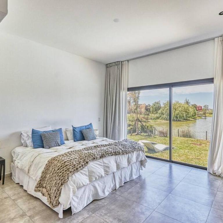 Impresionante casa en la laguna - Four-Bedroom House - 39