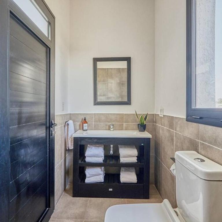 Impresionante casa en la laguna - Four-Bedroom House - 43