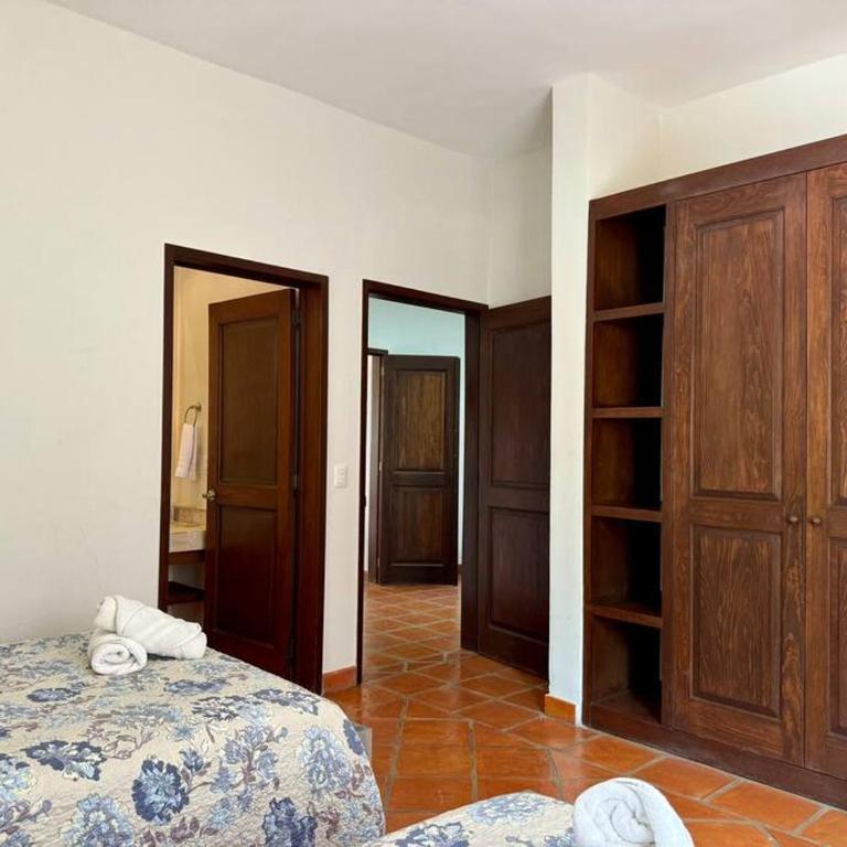 Spacious No Stairs Gated Community Pool Parking Gym - Apartamento de 3 dormitorios con balcón - 26