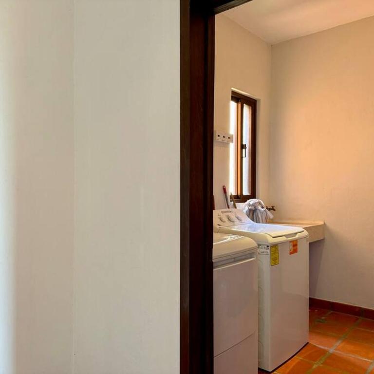 Spacious No Stairs Gated Community Pool Parking Gym - Apartamento de 3 dormitorios con balcón - 30