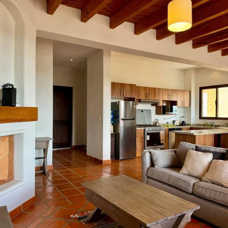 Spacious No Stairs Gated Community Pool Parking Gym - Apartamento de 3 dormitorios con balcón - 48
