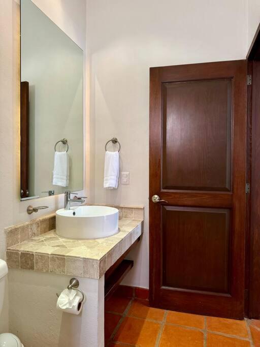 Spacious No Stairs Gated Community Pool Parking Gym - Apartamento de 3 dormitorios con balcón - 51