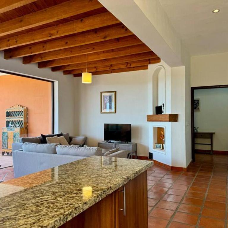 Spacious No Stairs Gated Community Pool Parking Gym - Apartamento de 3 dormitorios con balcón - 53