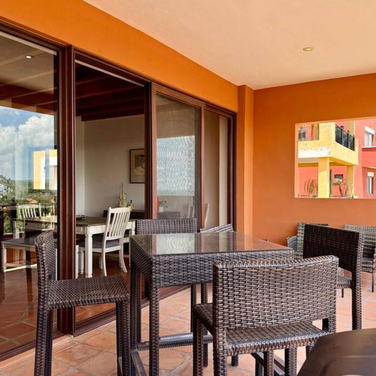 Spacious No Stairs Gated Community Pool Parking Gym - Apartamento de 3 dormitorios con balcón - 66