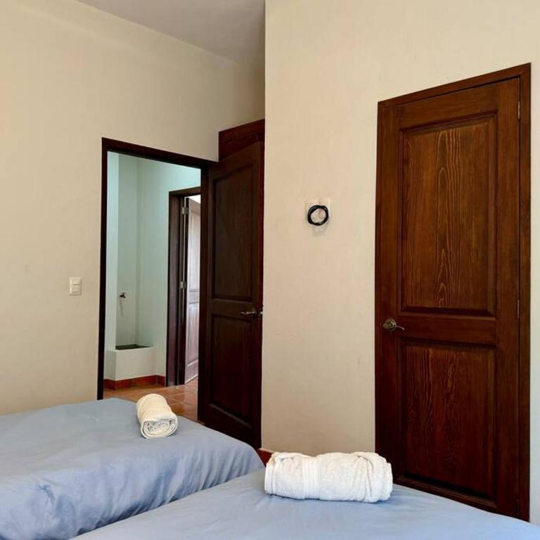 Spacious No Stairs Gated Community Pool Parking Gym - Apartamento de 3 dormitorios con balcón - 68