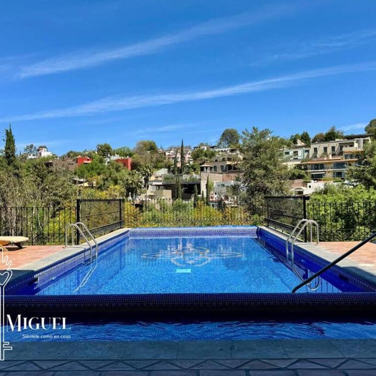 Spacious No Stairs Gated Community Pool Parking Gym - Apartamento de 3 dormitorios con balcón - 79