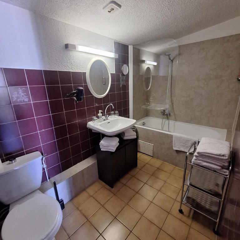 Hotel Le Connetable - Chambre Familiale avec Baignoire - 2