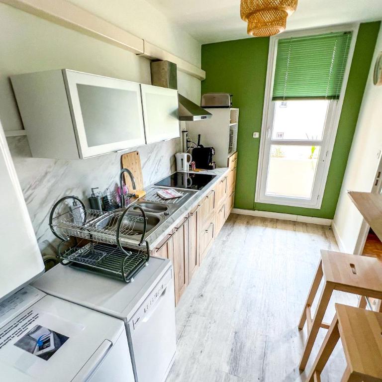 AC - Secure Parking - Near Central Station - Two-Bedroom Apartment - 4