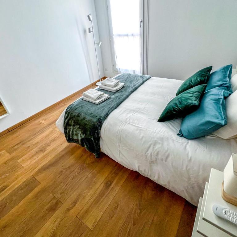 AC - Secure Parking - Near Central Station - Two-Bedroom Apartment - 16